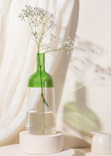 Load image into Gallery viewer, Iris vase - Green - Small | Medium | Big
