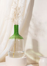 Load image into Gallery viewer, Iris vase – Medium - Green
