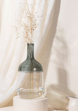 Load image into Gallery viewer, Iris vase - Grey - Small | Medium | Big
