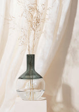 Load image into Gallery viewer, Iris vase - Grey - Small | Medium | Big
